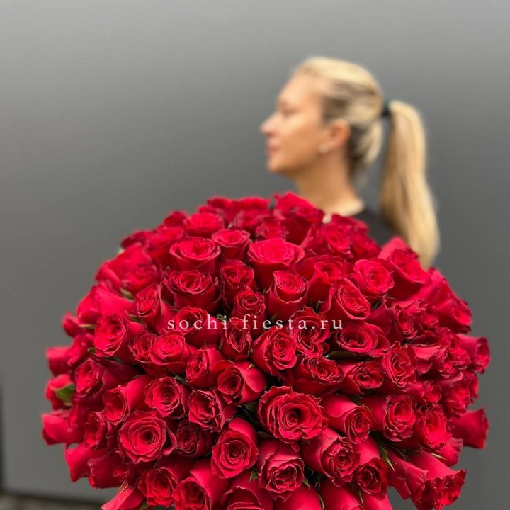 Охапка из 101 красной розы в Новом Уренгое