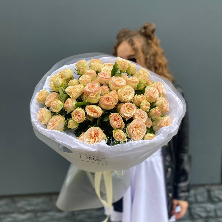 15 пионовидных роз в Новом Уренгое