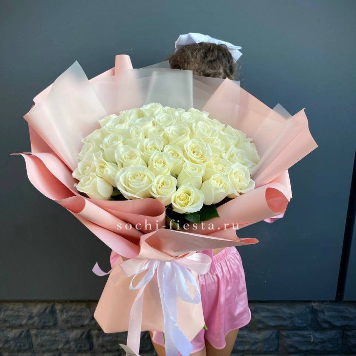 35 белых роз в Новом Уренгое