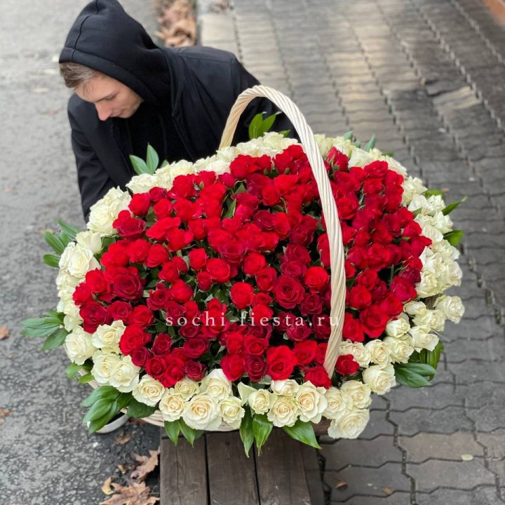 201  роза в корзине   в Новом Уренгое