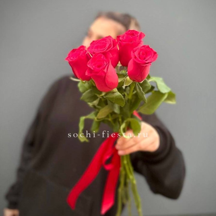 Букет 5 красных роз  в Новом Уренгое