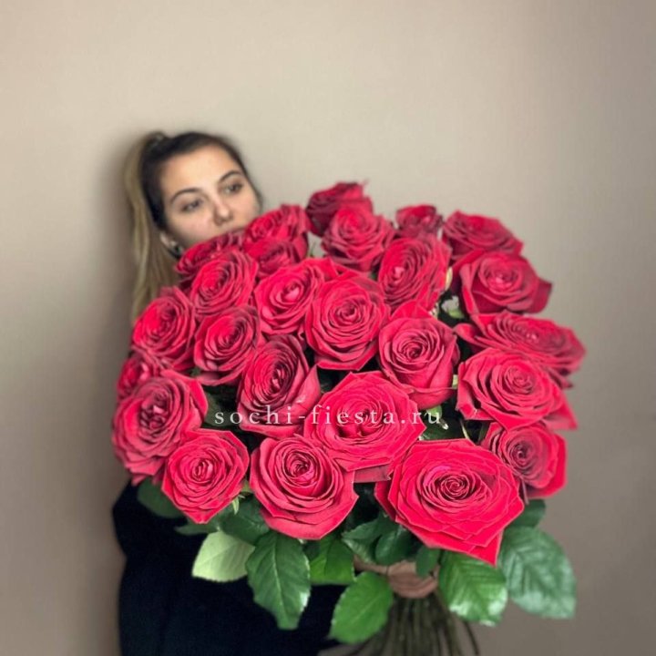 25 высоких роз в Новом Уренгое