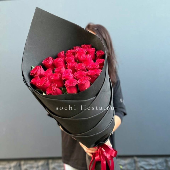 25 высоких красных роз в Новом Уренгое