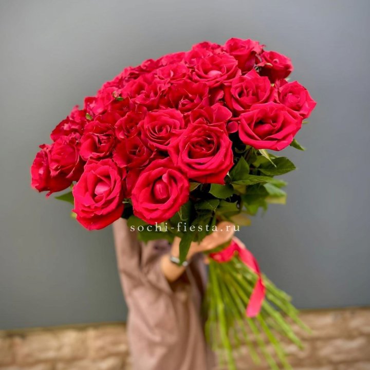 51 высокая красная роза в Новом Уренгое