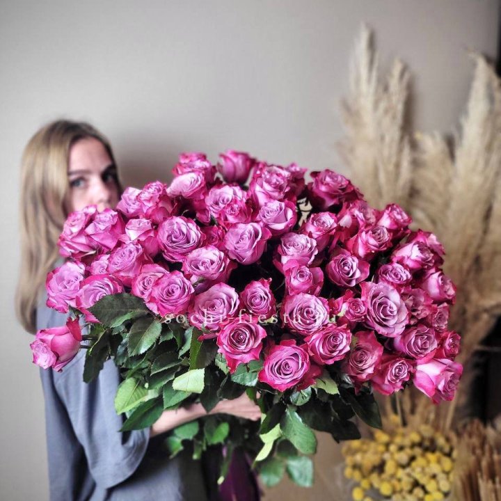 Охапка высоких роз Деп перпел в Новом Уренгое