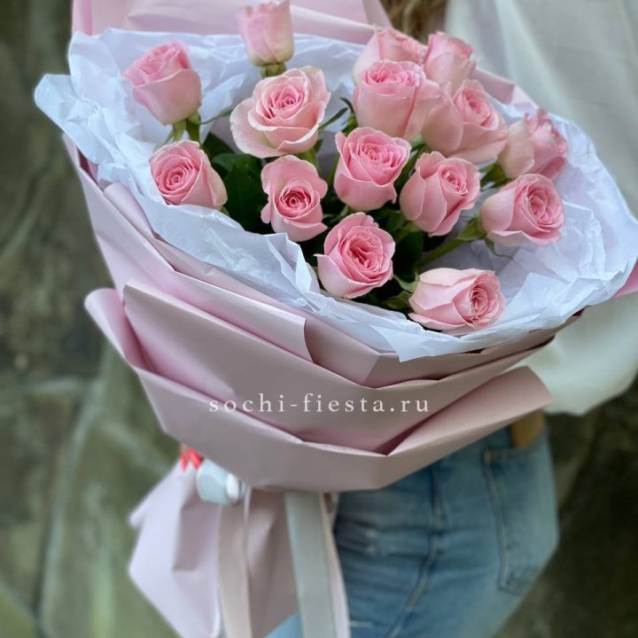 Розовые розы в авторском оформлении в Новом Уренгое