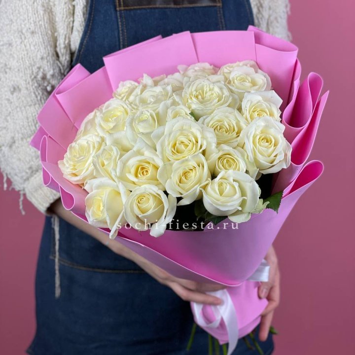 25 белых роз в Новом Уренгое