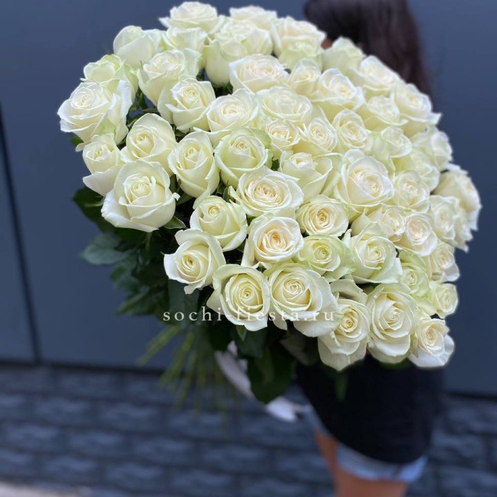 51 белоснежная высокая роза с доставкой в Новом Уренгое