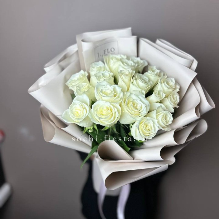 19 белых роз  в Новом Уренгое