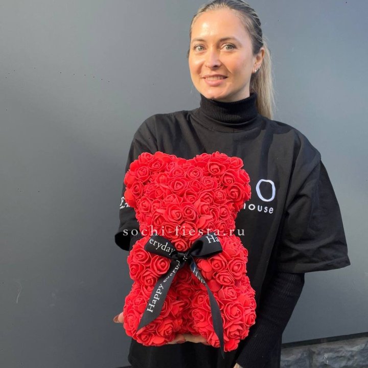 Медведь из роз красный в Новом Уренгое