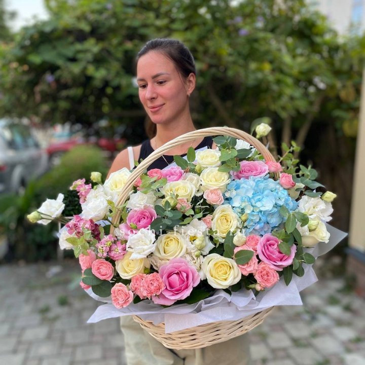 Цветочная корзина №2 в Новом Уренгое