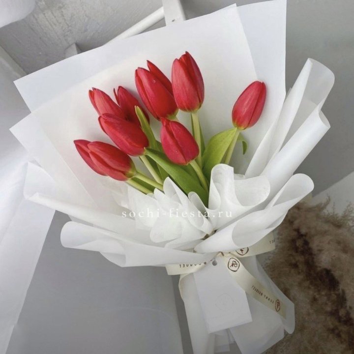 Букет красных тюльпанов в Новом Уренгое