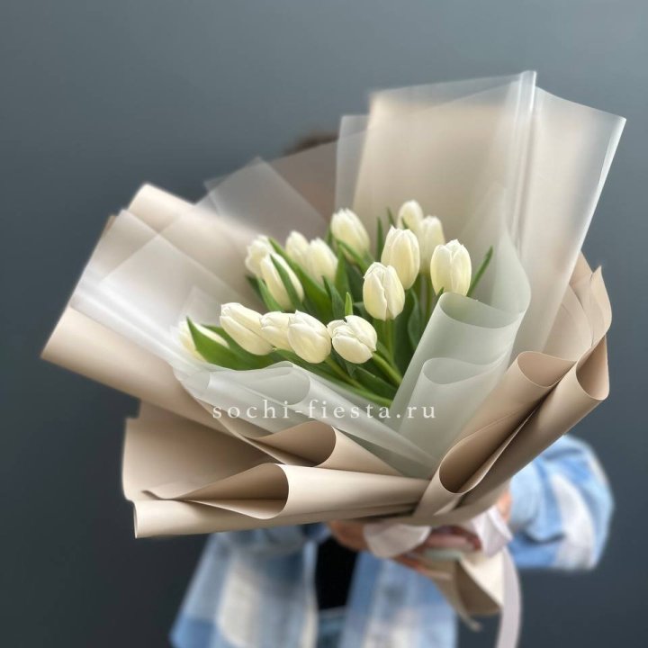 Букет из 15 белых тюльпанов в Новом Уренгое
