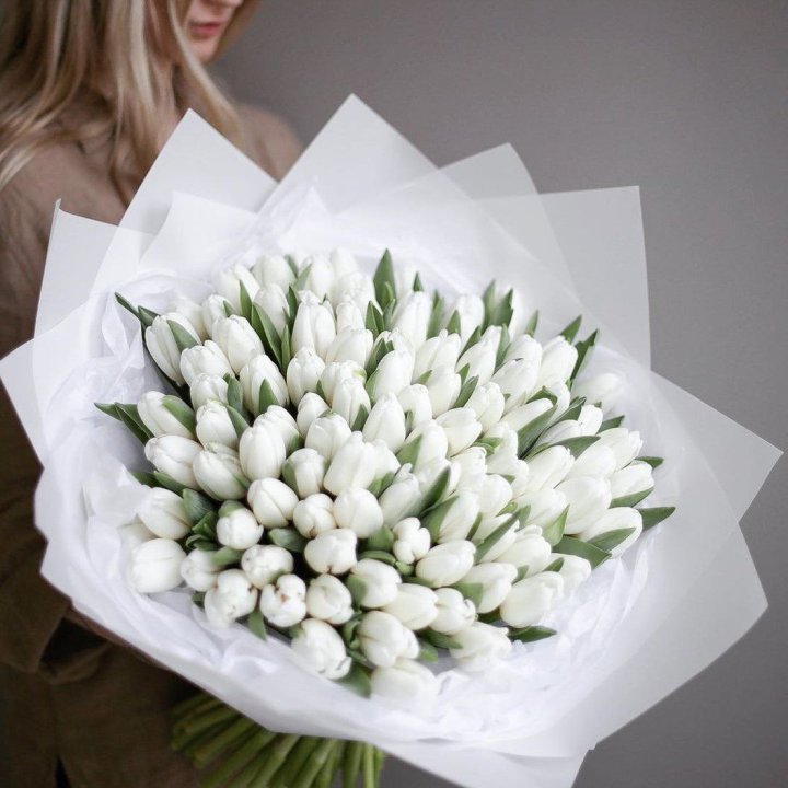 101 белый тюльпан в Новом Уренгое